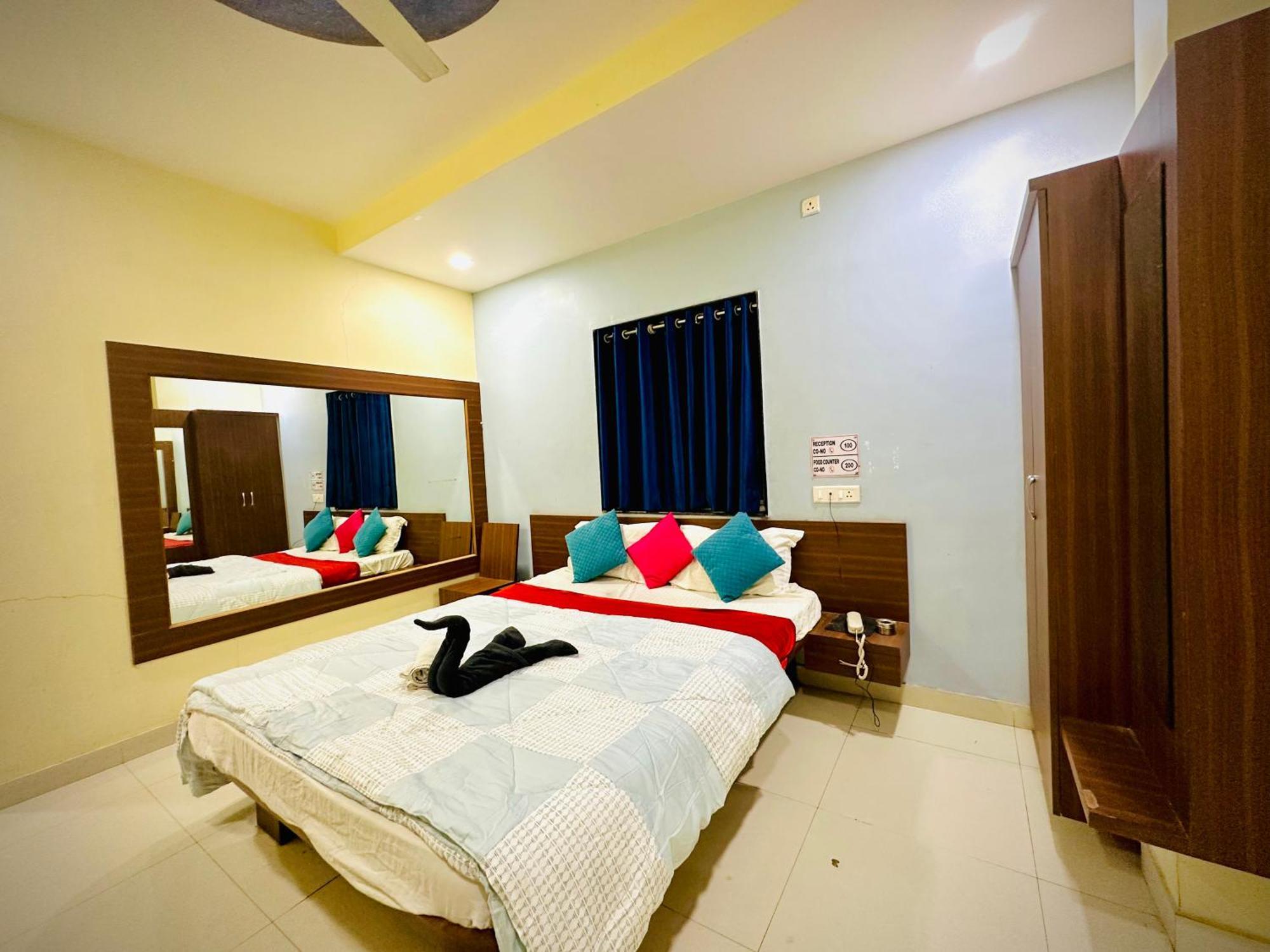 Hotel Sawai Executive Jadhavwadi Exterior foto