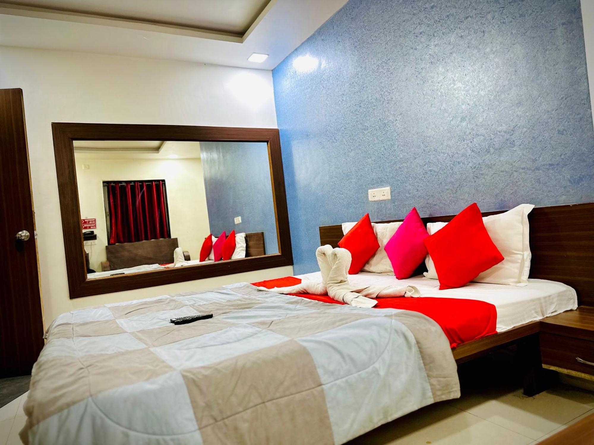 Hotel Sawai Executive Jadhavwadi Exterior foto