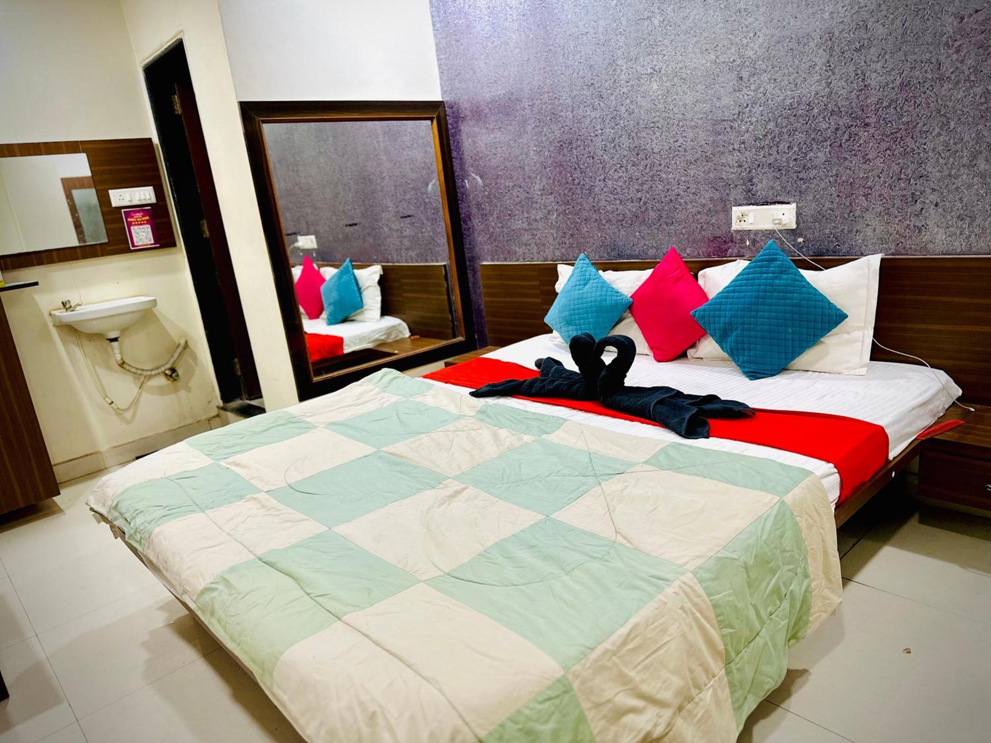 Hotel Sawai Executive Jadhavwadi Exterior foto