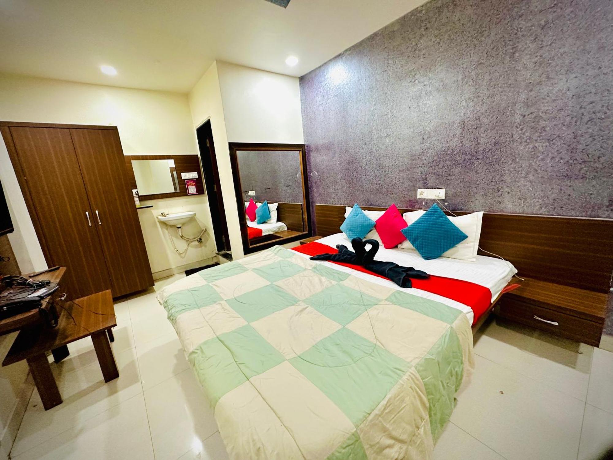 Hotel Sawai Executive Jadhavwadi Exterior foto